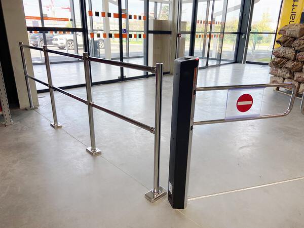 guidage-bas-avec-portillon-team-agencement